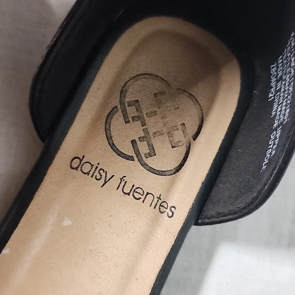 Daisy Fuentes please review